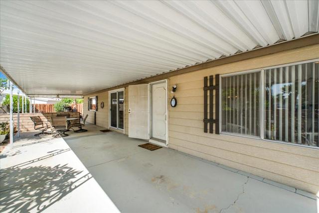32857 Bloomfield Avenue, Thousand Palms CA: https://media.crmls.org/mediaz/e8028fc6-deb9-474d-a4ab-00f7bed32c91.jpg