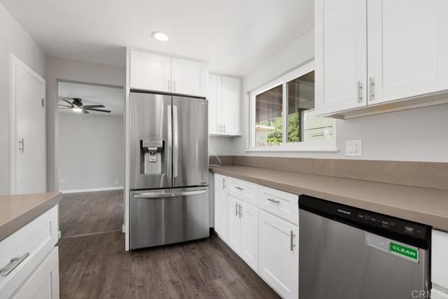 Detail Gallery Image 6 of 29 For 2333 Scott Way, Escondido,  CA 92027 - 4 Beds | 2 Baths