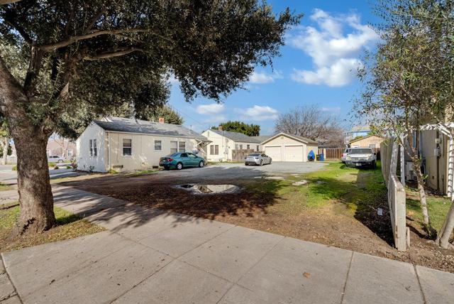 431 Ellis Street, King City CA: https://media.crmls.org/mediaz/e803609a-fc57-4e49-8459-bfa69f9170da.jpg