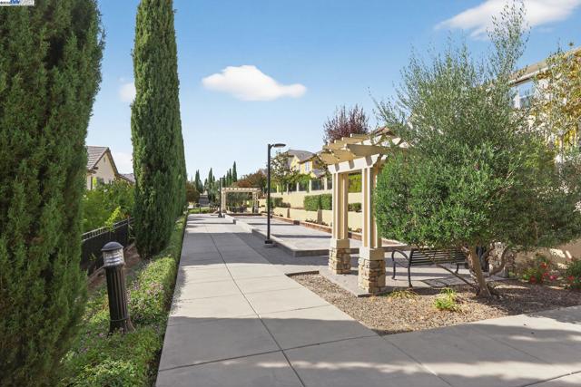 3231 Central Pkwy, Dublin CA: https://media.crmls.org/mediaz/e803755c-6543-4110-86bd-d87b8633145c.jpg