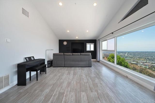 1656 Maria Avenue, Spring Valley CA: https://media.crmls.org/mediaz/e803a604-3b59-4db3-b017-c898483aa7c8.jpg