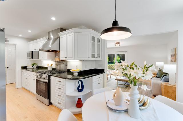 1337 Pennsylvania Blvd, Concord CA: https://media.crmls.org/mediaz/e804a15c-e6fc-4b7d-b58c-9b2fb663b8aa.jpg