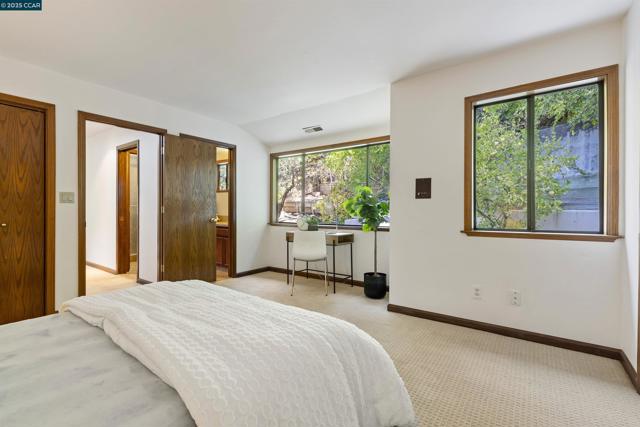 39 Mira Loma Rd, Orinda CA: https://media.crmls.org/mediaz/e804d2da-f8db-4b52-b081-f47d2121e830.jpg