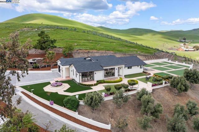 5388 Doolan Rd, Livermore CA: https://media.crmls.org/mediaz/e806957e-d432-4151-b054-1ad4c19e6dc9.jpg