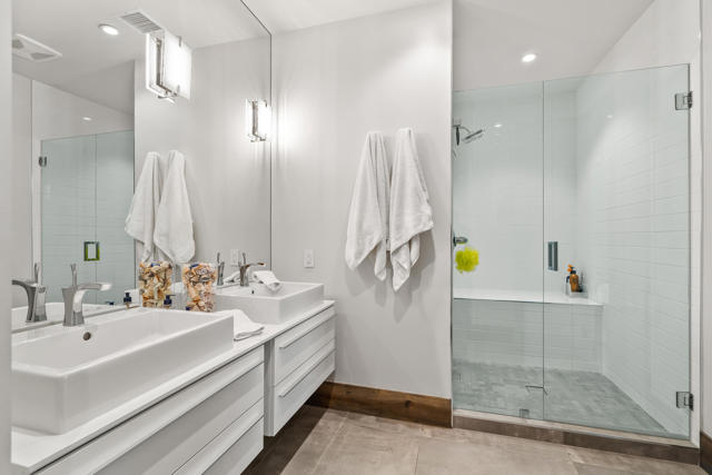 427 N Avenida Caballeros, Palm Springs CA: https://media.crmls.org/mediaz/e806a8c3-e14d-4510-88b3-a7481dee85b5.jpg
