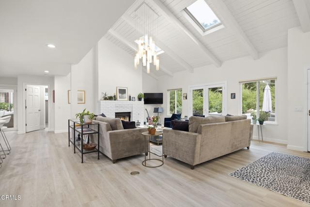 311 w W Summer Street, Ojai CA: https://media.crmls.org/mediaz/e806ba50-ff49-4729-9ec7-2a054866bf23.jpg