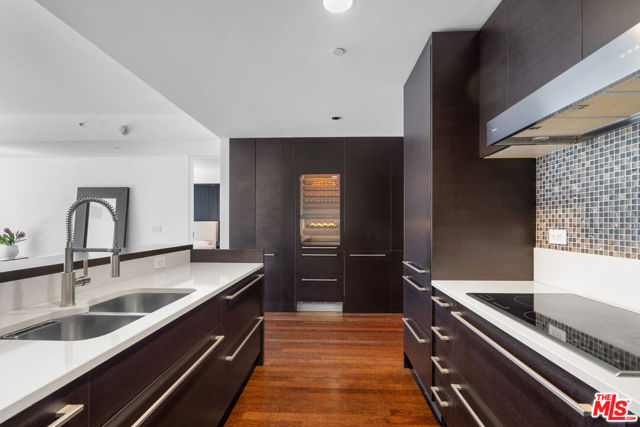 6250 Hollywood Boulevard, Los Angeles CA: https://media.crmls.org/mediaz/e806bf4a-20de-4eba-9476-c7ddf582fb9d.jpg