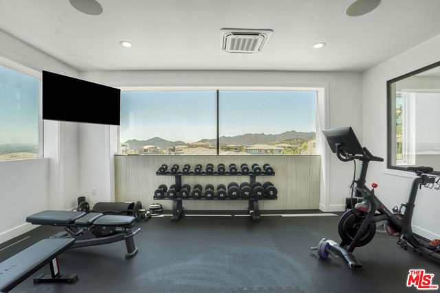 20472 W Windsor Lane, Porter Ranch CA: https://media.crmls.org/mediaz/e806c9a9-5ad4-4a53-b6bb-2a3d5286c1c9.jpg