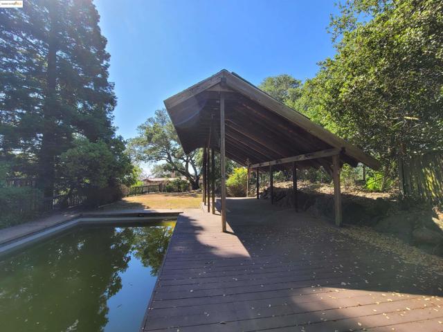 40 Hilldale Ct, Orinda CA: https://media.crmls.org/mediaz/e806d2a3-1c51-41e6-a234-55e0ce6e08c1.jpg