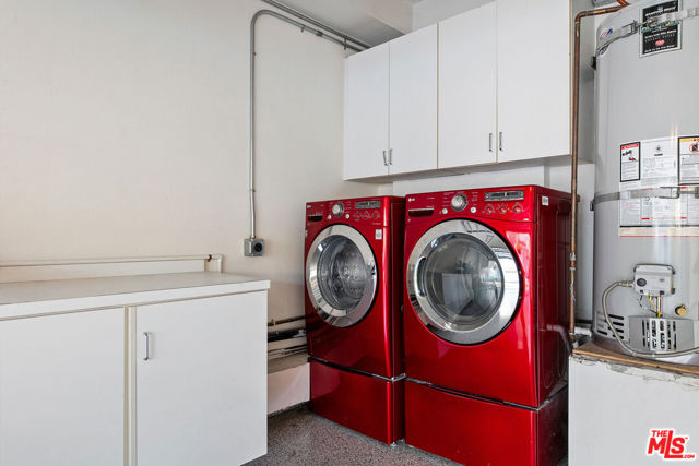 6477 Zuma View Place, Malibu CA: https://media.crmls.org/mediaz/e806e648-5a81-44ab-8264-838f9e972192.jpg