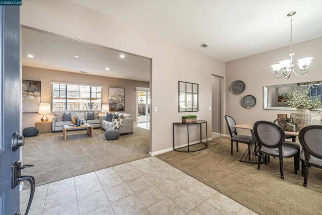 6432 Laurel Creek Pl, Livermore CA: https://media.crmls.org/mediaz/e8071338-ade5-4468-9955-71a4a533d6fb.jpg