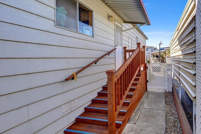 269 Quail Lane, Oceanside CA: https://media.crmls.org/mediaz/e8071ac3-100d-47ce-b645-87114e7fcaff.jpg