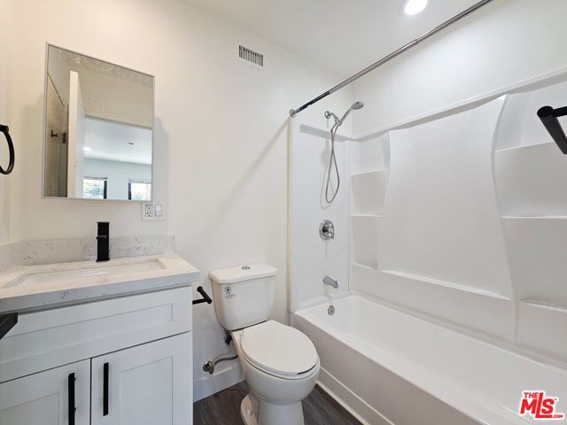 4112 S Normandie Avenue, Los Angeles CA: https://media.crmls.org/mediaz/e80828bb-aebb-4529-81b7-409356e747c7.jpg