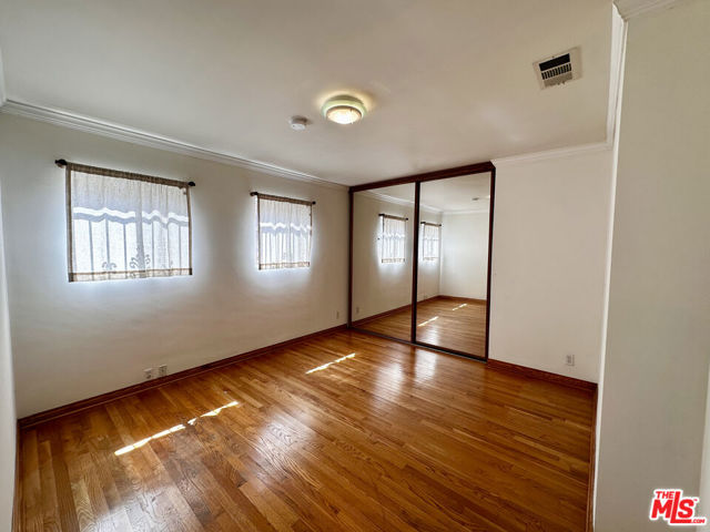 4337 Prospect Avenue, Los Angeles CA: https://media.crmls.org/mediaz/e80943fb-6074-459d-8d2f-f956d017c7c0.jpg