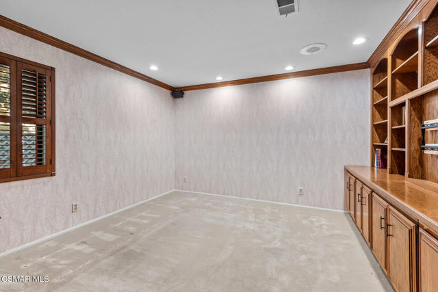 1275 Westwind Circle, Westlake Village CA: https://media.crmls.org/mediaz/e809de28-55f9-4cae-be8f-b866c3758fb8.jpg