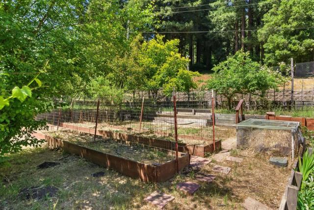 132 Pax Place Court, Aptos CA: https://media.crmls.org/mediaz/e80aa796-2d57-436f-845c-0d7770b01ace.jpg