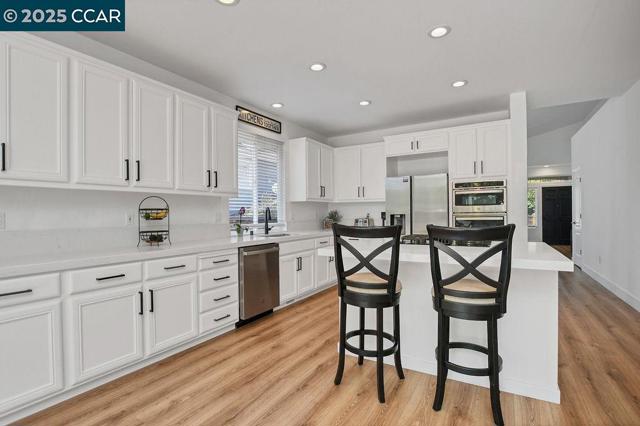 7016 Molluk Way, Clayton CA: https://media.crmls.org/mediaz/e80aadd2-90b4-4c54-874b-7831e6e3515d.jpg
