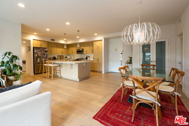 4240 Laurel Canyon Boulevard, Studio City CA: https://media.crmls.org/mediaz/e80ab72c-d2ae-449d-8e3d-83d4185be8f3.jpg