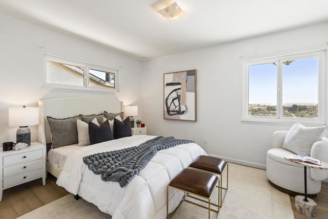 2122 March Pl, San Diego CA: https://media.crmls.org/mediaz/e80afff9-5fec-4960-9f39-bd43340c328c.jpg