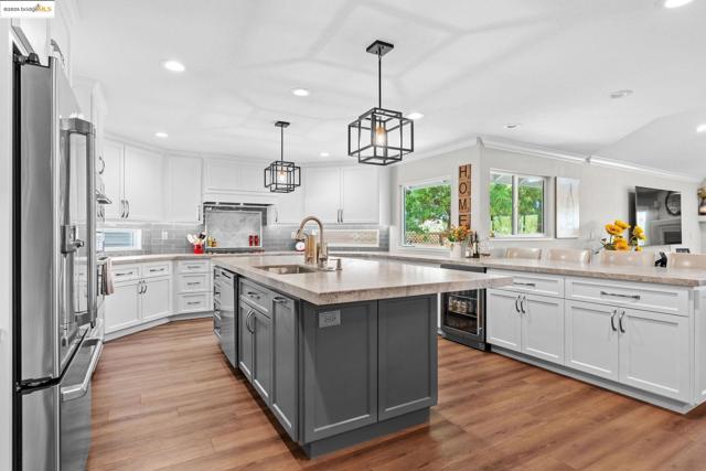 5521 Lanai Ct, Discovery Bay CA: https://media.crmls.org/mediaz/e80b11a5-d749-4127-b630-d94689f43cf4.jpg