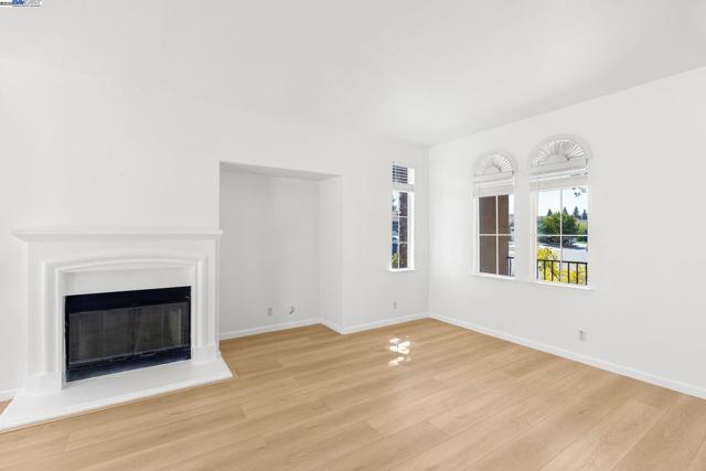 4 Mistyvale Ct, Sacramento CA: https://media.crmls.org/mediaz/e80b7185-1e62-461a-934a-abe42a1bd074.jpg