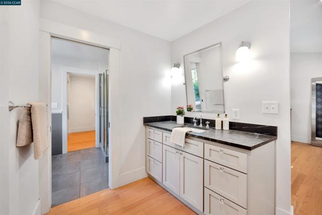 Image 23 of 53 For 942 Raintree Pl