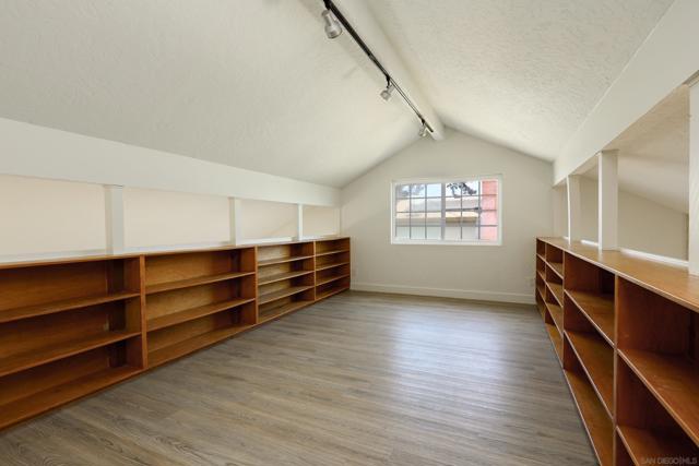 1532 Grand Teton Ct, Chula Vista CA: https://media.crmls.org/mediaz/e80c2290-1840-4c5d-a887-871a1e171742.jpg