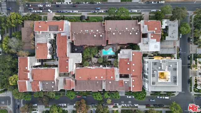 1440 Veteran Avenue, Los Angeles CA: https://media.crmls.org/mediaz/e80c2750-ea2c-4193-8b64-af629dd14e26.jpg