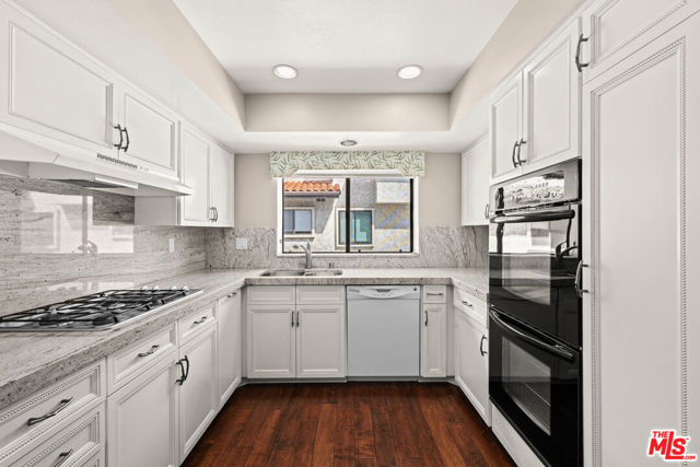 1490 Palisades Drive, Pacific Palisades CA: https://media.crmls.org/mediaz/e80d2070-4b93-4594-a6a2-9fefa2f6d16c.jpg