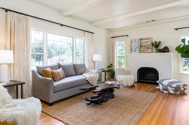 3255 Castera Avenue, Glendale CA: https://media.crmls.org/mediaz/e80d2eeb-d3ac-4a97-8277-ebc87f5326e7.jpg