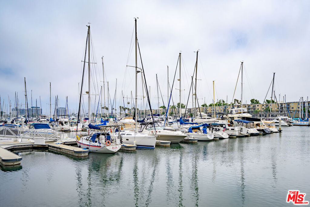 https://media.crmls.org/mediaz/e80e5da4-6d52-4119-b3ab-aff0fde70af1.jpg?preset=X-Large