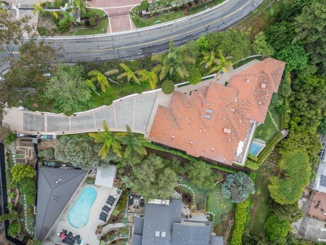 6617 Muirlands Dr, La Jolla CA: https://media.crmls.org/mediaz/e80e7572-1086-4c8a-beec-1f69aa916098.jpg