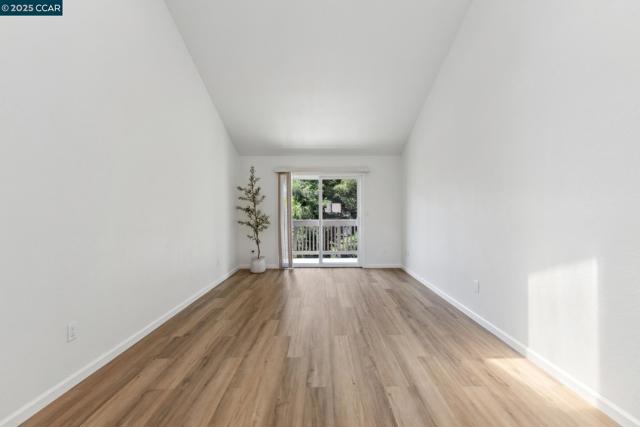3847 Vineyard Ave, Pleasanton CA: https://media.crmls.org/mediaz/e80e7f03-99aa-4c47-aa69-7ff4a702f713.jpg