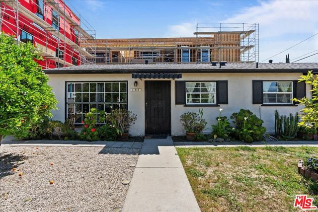 11710 Hartsook Street, Valley Village CA: https://media.crmls.org/mediaz/e80e8510-92f5-440b-86ad-31578f225e7e.jpg