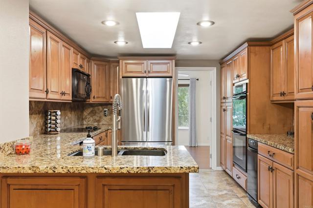 6615 Reservoir Court, San Diego CA: https://media.crmls.org/mediaz/e80ede49-007d-4788-893c-71bd64388868.jpg