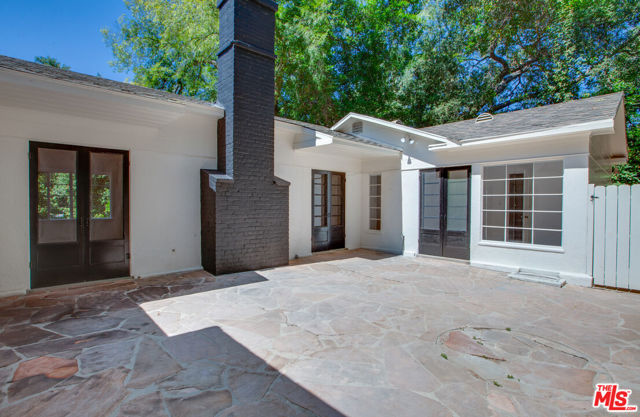 10321 Chrysanthemum Lane, Los Angeles CA: https://media.crmls.org/mediaz/e80f1a33-30f4-45a0-8e94-dc5bdf12ea9c.jpg