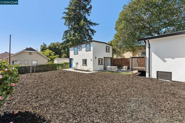 3017 Madeline St, Oakland CA: https://media.crmls.org/mediaz/e80fa534-9839-4b9a-a524-4b65484d89ea.jpg