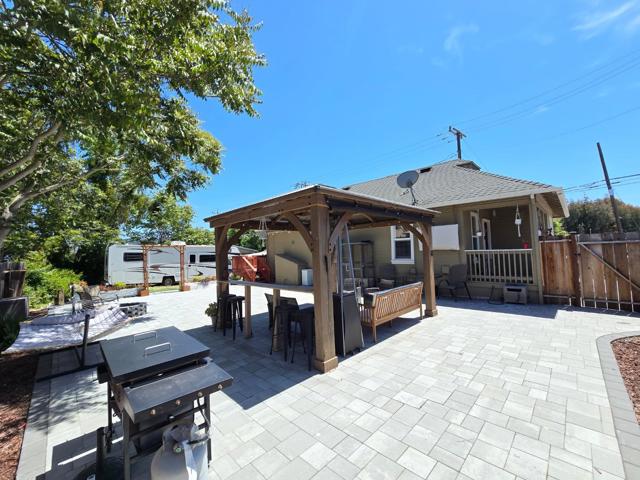 38 Monterey Street, San Juan Bautista CA: https://media.crmls.org/mediaz/e80fb98b-b324-4ab3-91d4-6d4c083299d5.jpg