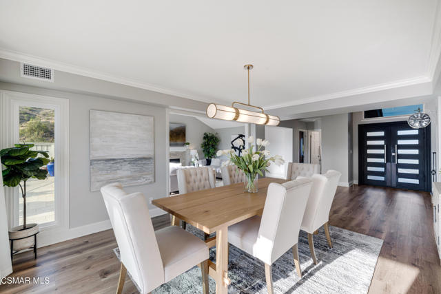1660 Valecroft Avenue, Westlake Village CA: https://media.crmls.org/mediaz/e80fd07d-39d1-4626-84a1-83a8e8322ecf.jpg
