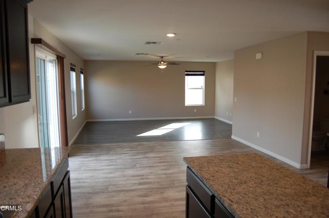 6200 Whaleback Avenue, Bakersfield CA: https://media.crmls.org/mediaz/e81054b3-c9b3-4f37-92ba-d8214706a8b9.jpg
