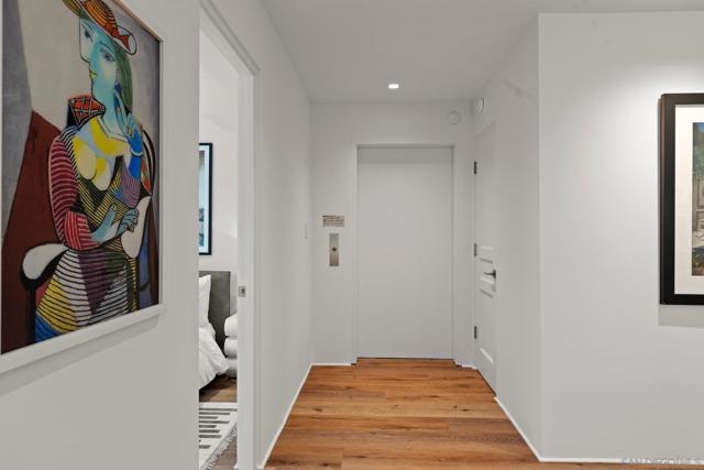 8121 Camino Del Sol, La Jolla CA: https://media.crmls.org/mediaz/e810957f-e3ab-47e2-9688-04c0d0264459.jpg