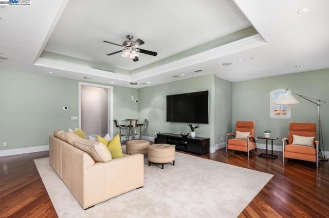 1569 Via Di Salerno, Pleasanton CA: https://media.crmls.org/mediaz/e810de12-83b5-4cb8-9978-b6186b47834b.jpg