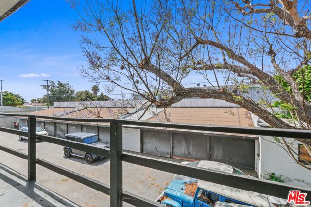 3316 76th Street, Los Angeles, California 90043, 2 Bedrooms Bedrooms, ,1 BathroomBathrooms,Single Family Residence,For Sale,76th,24415939