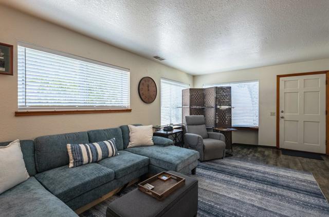570572 Belden Street, Monterey CA: https://media.crmls.org/mediaz/e811a0d3-edd9-487f-9c7c-6d992ceb2d25.jpg