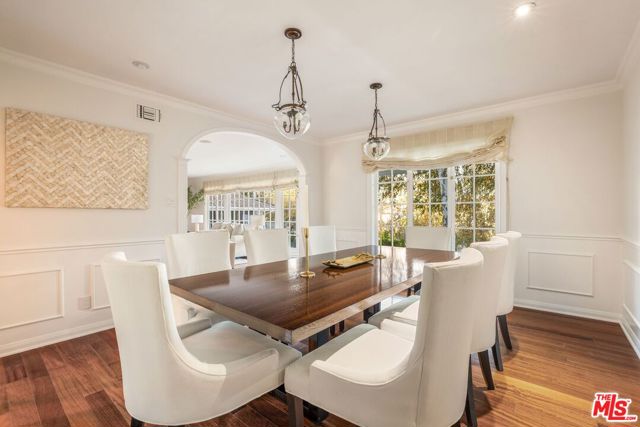 15550 Valley Vista Boulevard, Encino CA: https://media.crmls.org/mediaz/e811a8f7-9abc-41c2-816a-1b620015f572.jpg