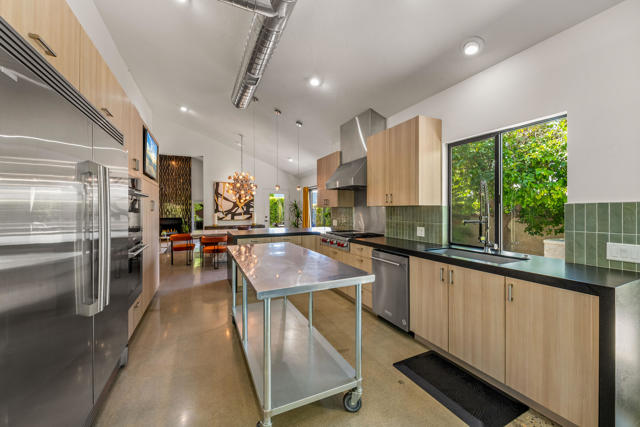 24 Calle Ardilla, Rancho Mirage CA: https://media.crmls.org/mediaz/e811ada7-511d-4e10-835b-a50b4520667f.jpg