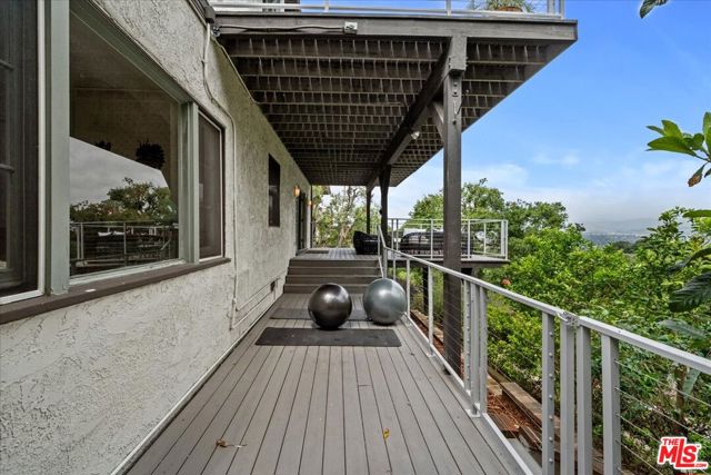 3074 Lake Hollywood Drive, Los Angeles CA: https://media.crmls.org/mediaz/e811b29d-cb52-4190-9d0c-351c5d85bde2.jpg