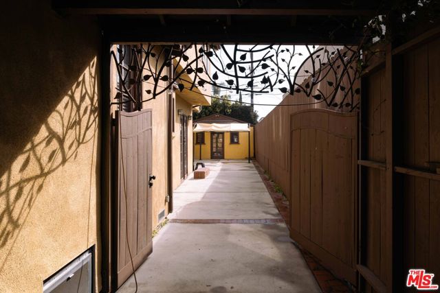 1724 S Genesee Avenue, Los Angeles CA: https://media.crmls.org/mediaz/e81207e9-b432-4d65-a4d2-94a9702ed32b.jpg