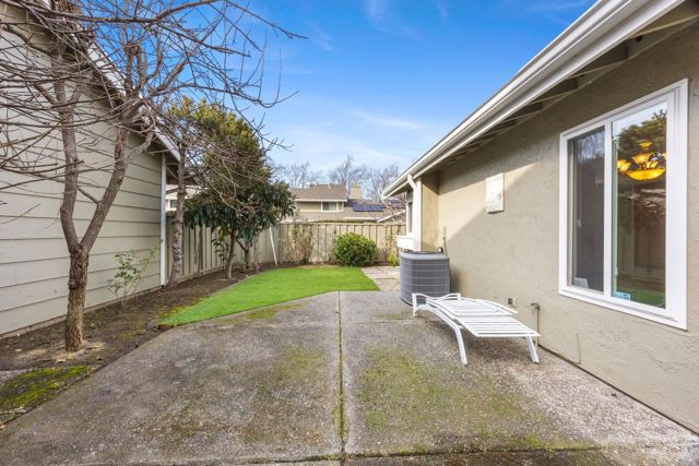 34203 Petard Ter, Fremont CA: https://media.crmls.org/mediaz/e8132f45-5666-46ab-ad82-6855b3bf5caa.jpg