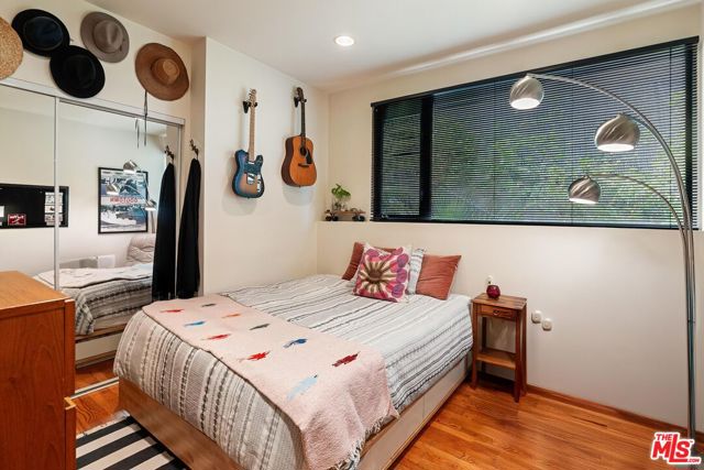 1325 Linda Rosa Avenue, Los Angeles CA: https://media.crmls.org/mediaz/e8137447-7636-4049-b2d3-6bc5d77ddd55.jpg